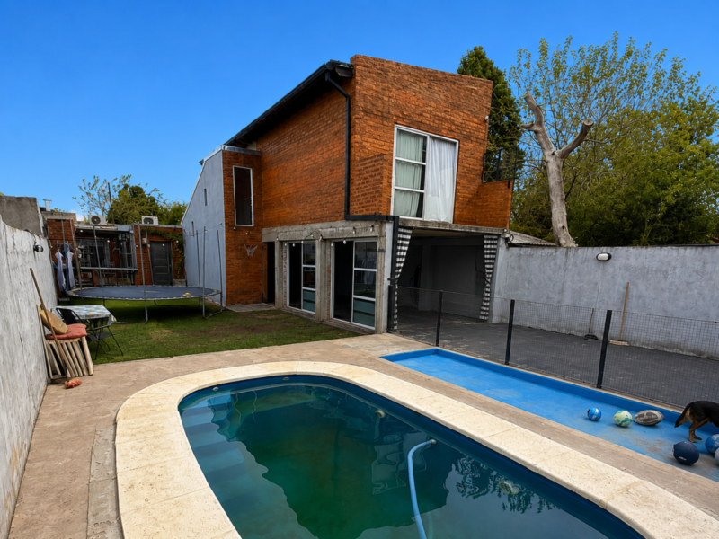 Casa en Cañuelas, a 5' del centro.