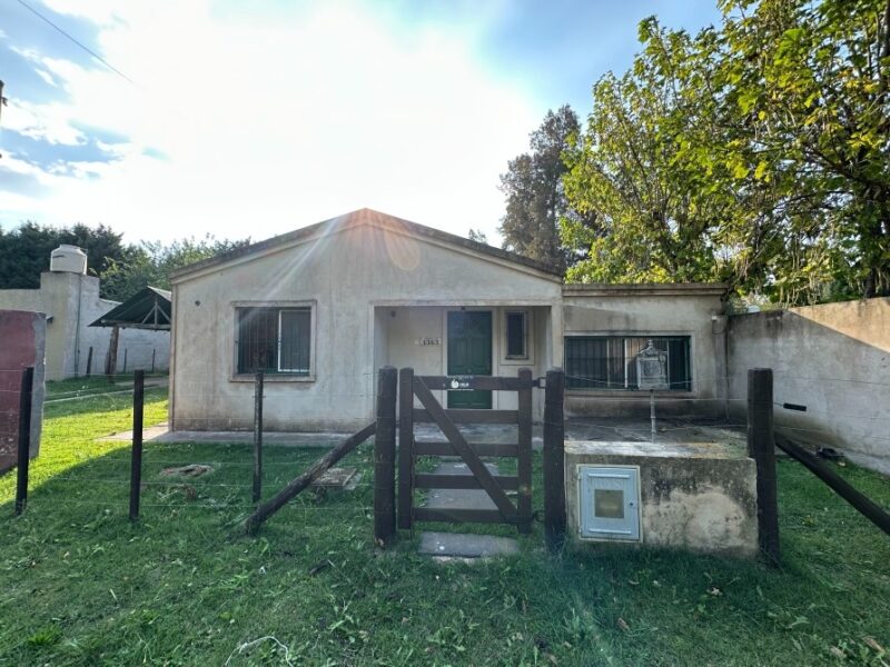 Casa con Departamento y amplio parque, General Belgrano