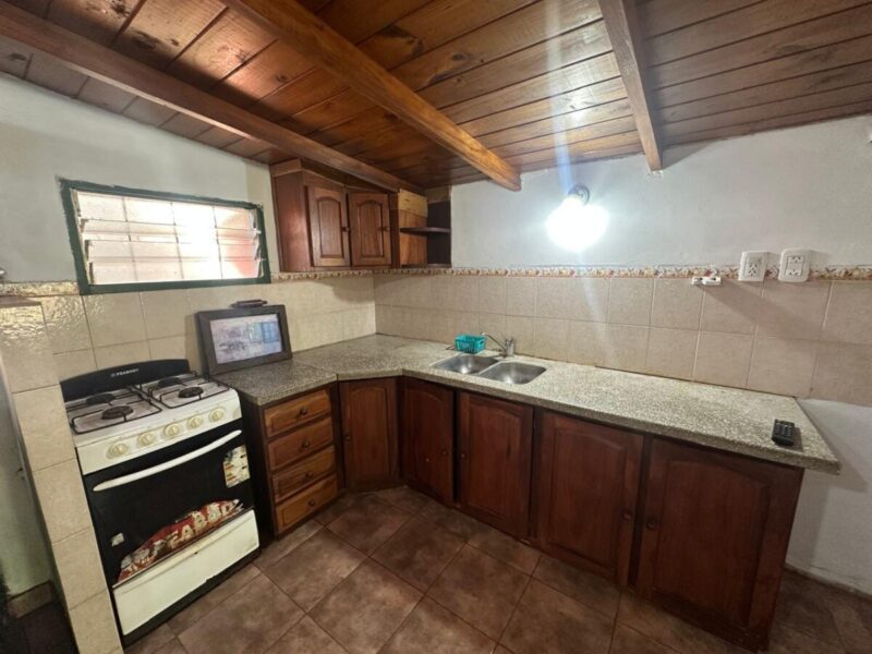 Casa con Departamento y amplio parque, General Belgrano