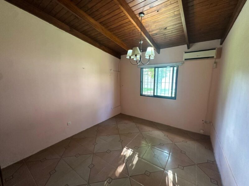 Casa con Departamento y amplio parque, General Belgrano